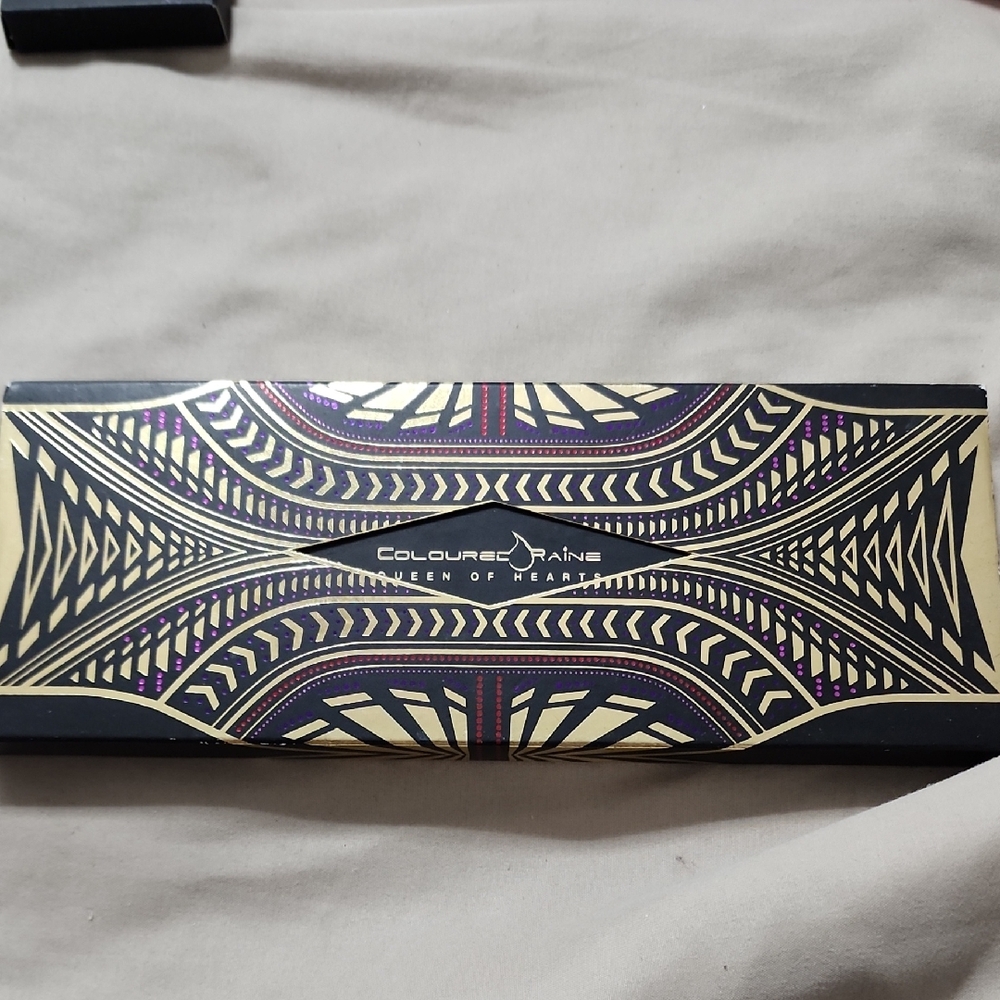 Coloured Raine Queen of Hearts Eyeshadow Palette